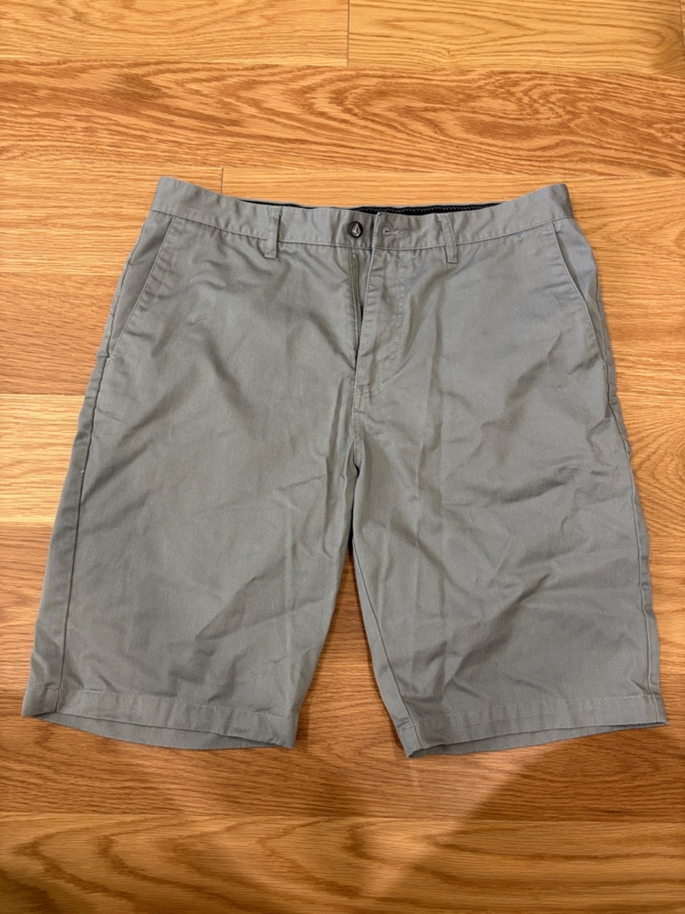 Volcom Gray Flat Front Chino Shorts Men’s Size 32 Casual Skate Streetwear